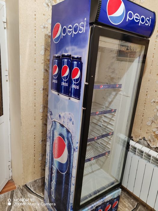 Витринный холодильник б/у