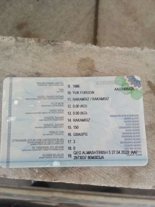 yuk mashina sotiladi