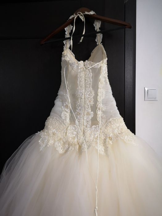 De închiriat-Rochie mireasa-stil printesa