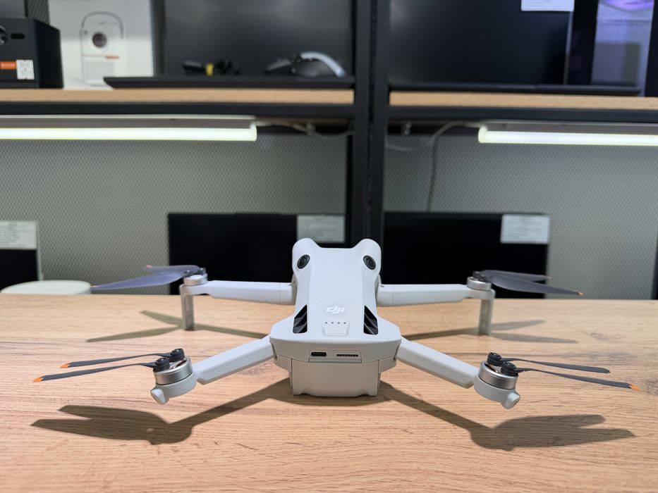 Квадрокоптер DJI Mini 4 Pro, пульт с экраном, 2 батареи, 1240/А10