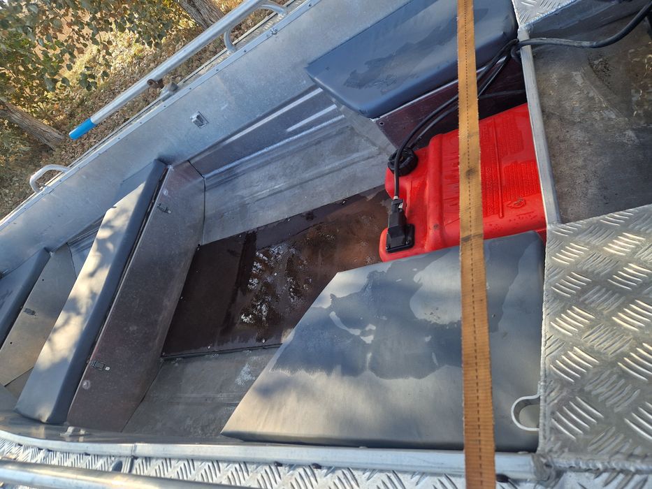 Продам лодку моторную