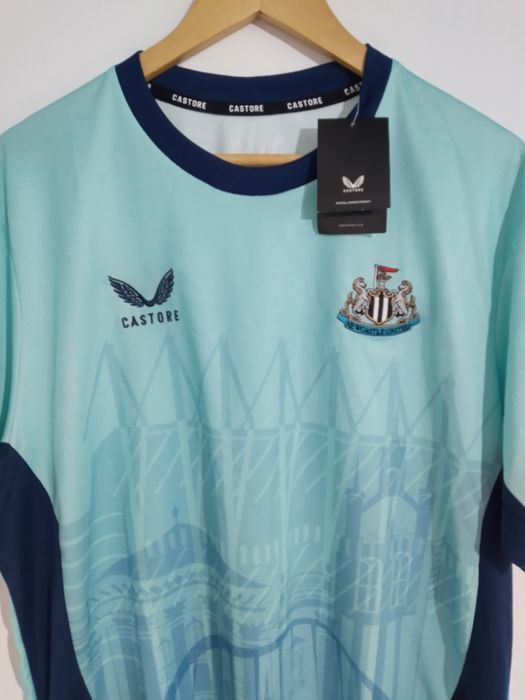 Tricou fotbal Newcastle Nou

Stare: 10/10. 

Marimea: 2XL (pare XL)
Ma