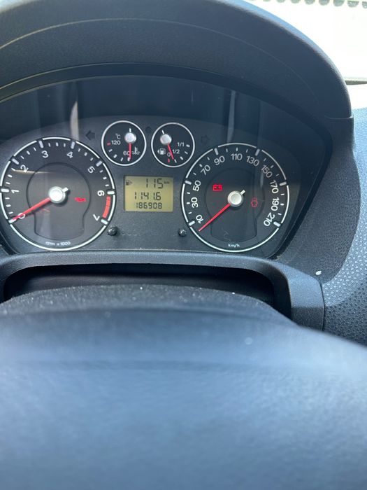 Ford Fiesta 1.3 benzina adusa recent masina personala