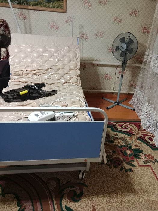 Кровать для лежачих больных.