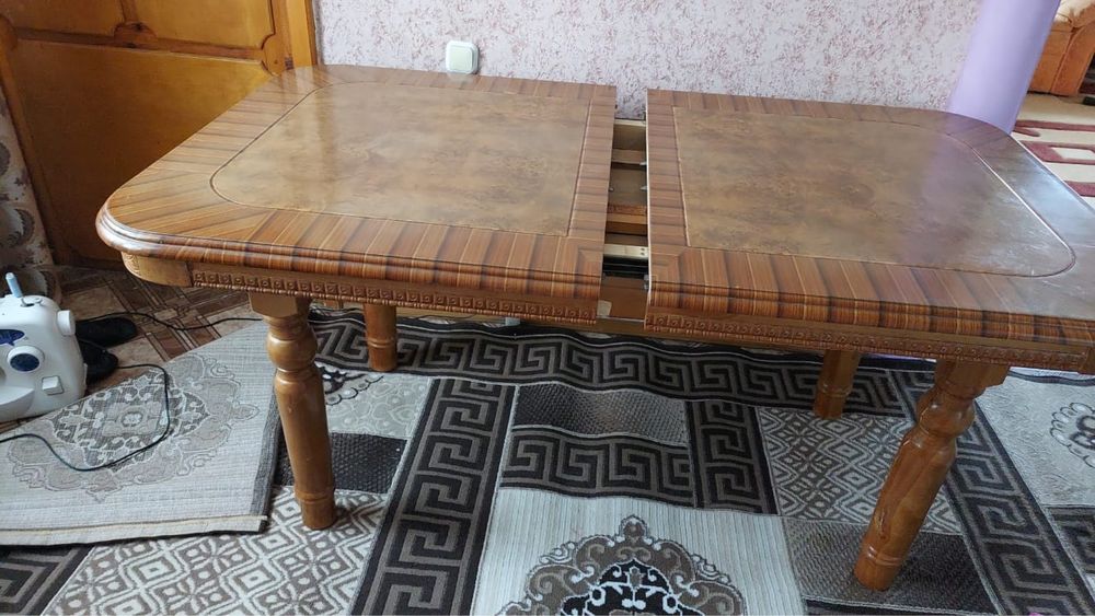 Стол кухонный