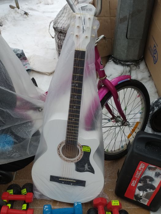 Новая акустическая гитара