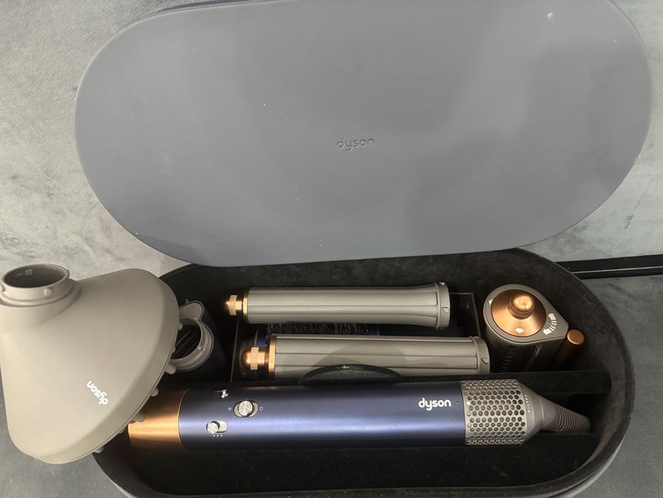 Vând Dyson Airwrap