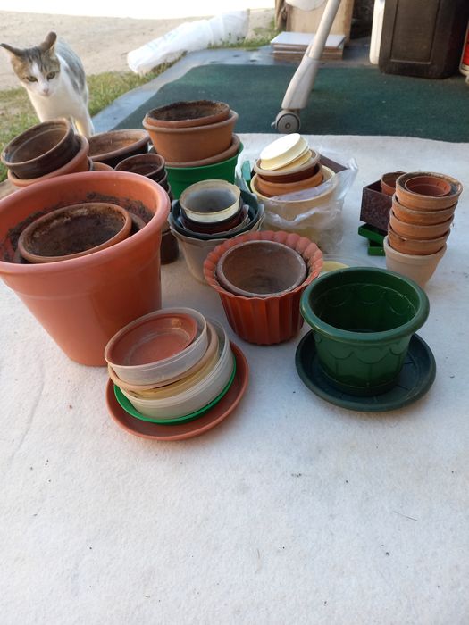 Продам горшки цветочные