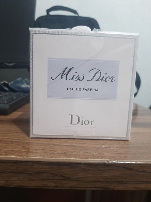 Женский парфюм сатылады