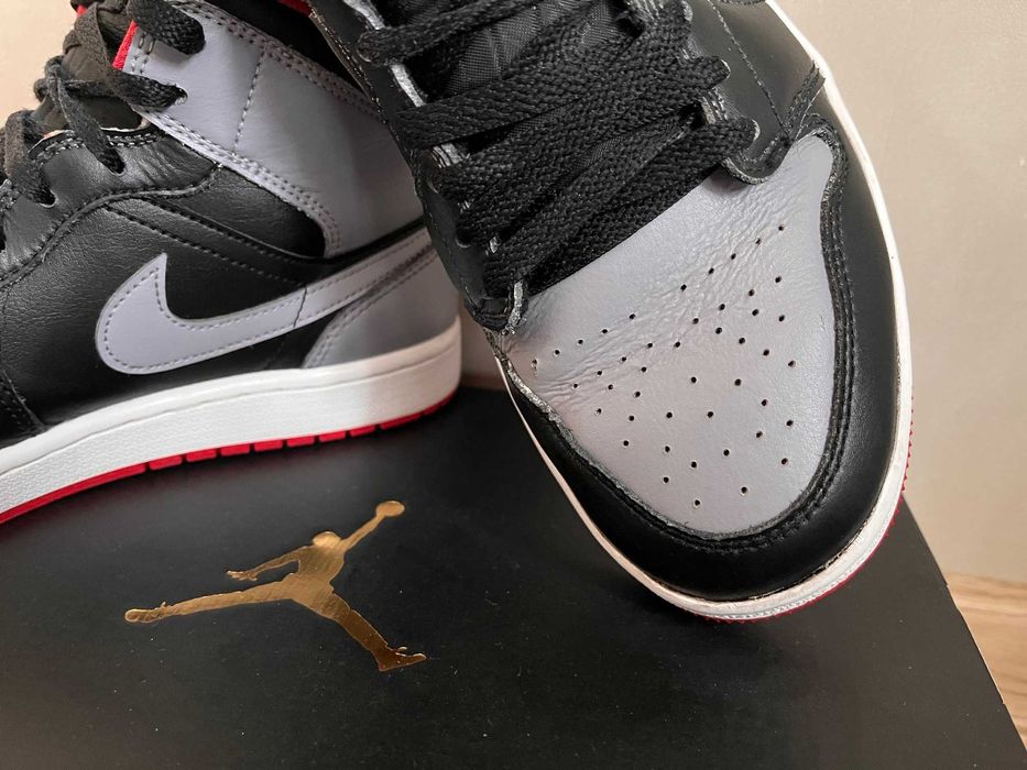 ОРИГИНАЛНИ Nike Air Jordan 1 mid в размер EUR42