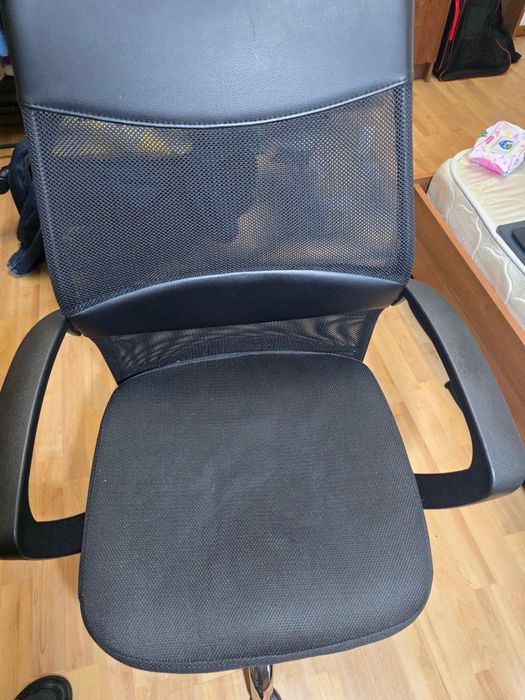 Компьютерный стол и кресло