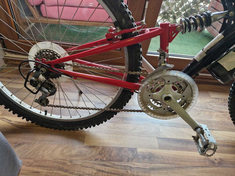 Bicicletă MTB full suspension – stare bună