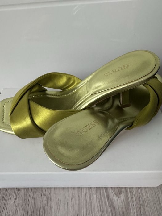 Сатенени чехли Guess