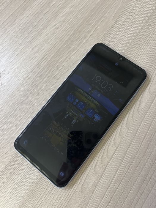 Samsung A13 в отличном состоянии.