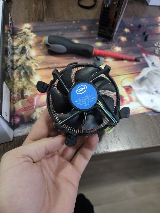 Процесор Intel I3 8100