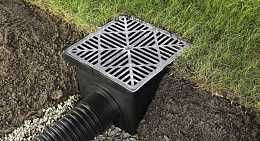 Дождеприемник пластиковый с решеткой чугунной  (Россия)