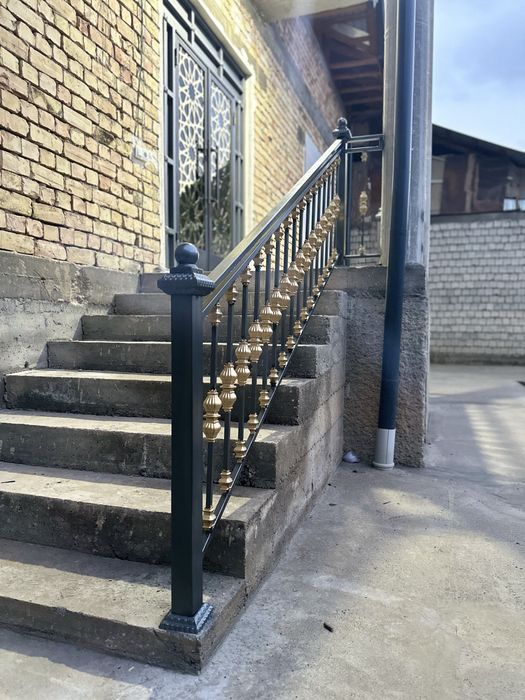 Naves darvaza reshotka perela kazerok