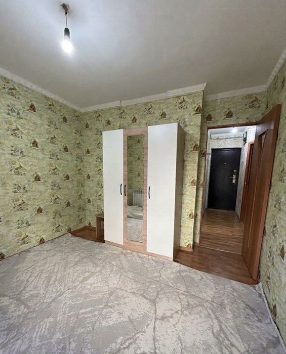 Продам распашной Шкаф с зеркалом