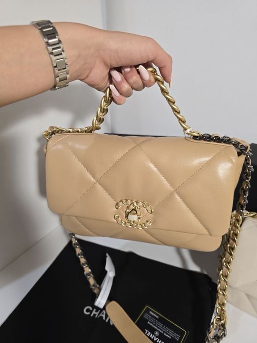 Дамска чанта Chanel 19 flap bag