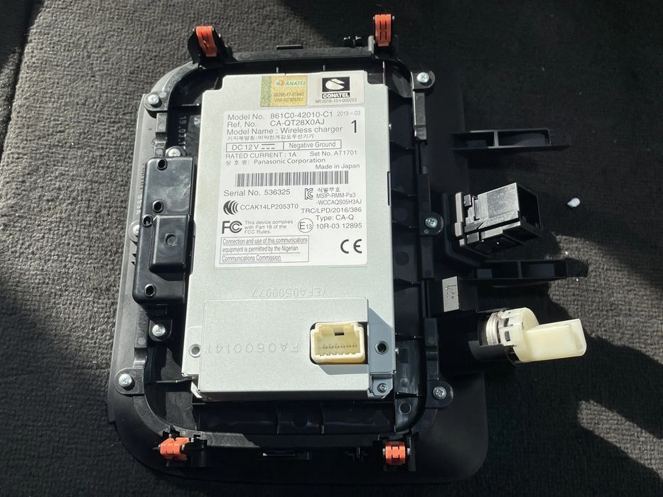 Incarcator wireless Toyota Rav4 XA40 2020 cod 861C042010