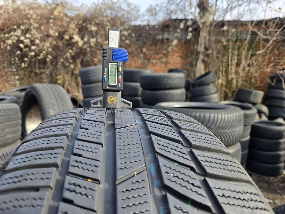 2бр. 225 45 17 Toyo зимни.