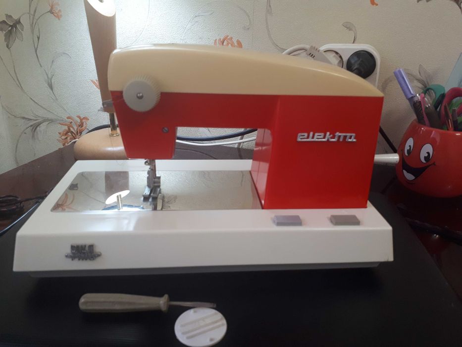 Детская швейная машинка ГДР, игрушка СССР