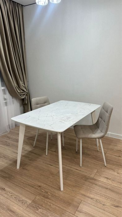 Стол со стульями