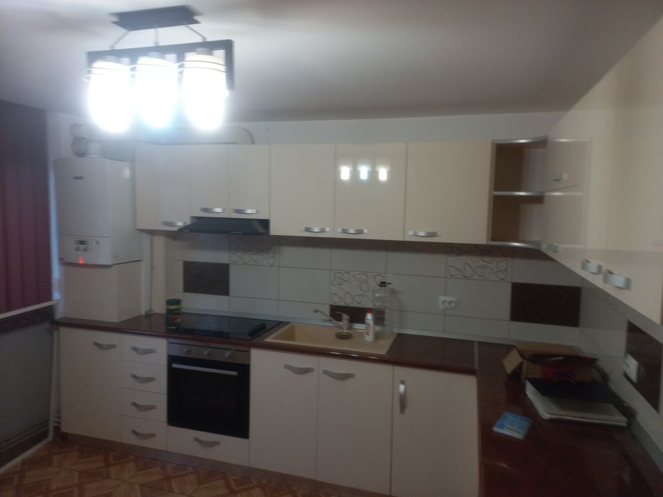 Inchiriez apartament 4 camere