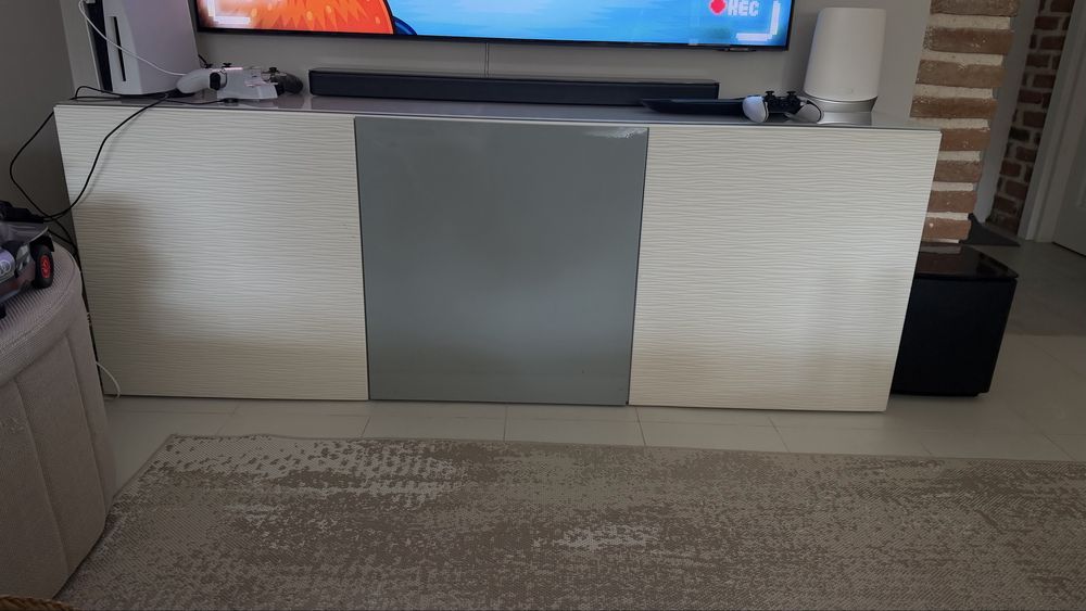 ТВ шкаф Besta (IKEA) с горен панел стъкло