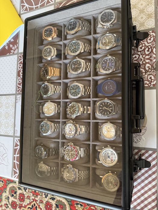 Чемадан часов по оптовой цене 24 шт