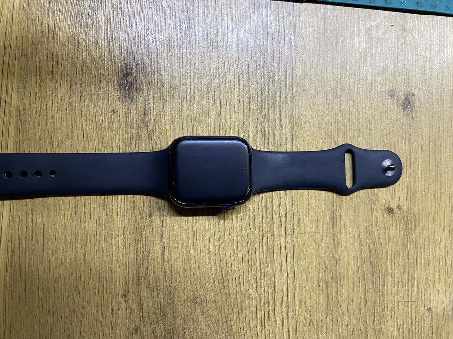 Срочно продам Apple watch SE 2