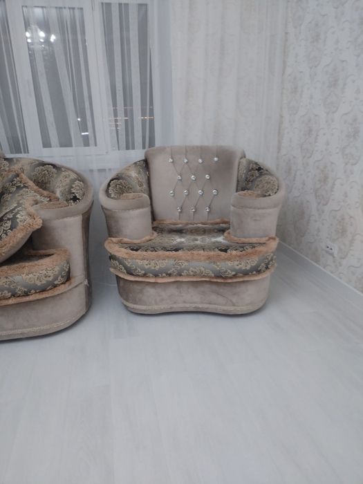 Продам угловой диван с креслом