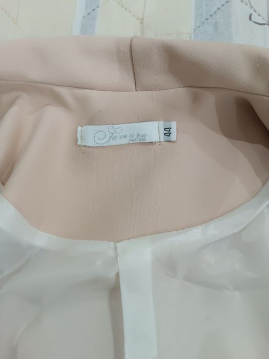 Продаю женский костюм.