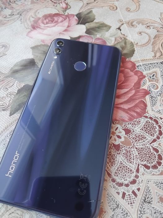 Продавам телефон