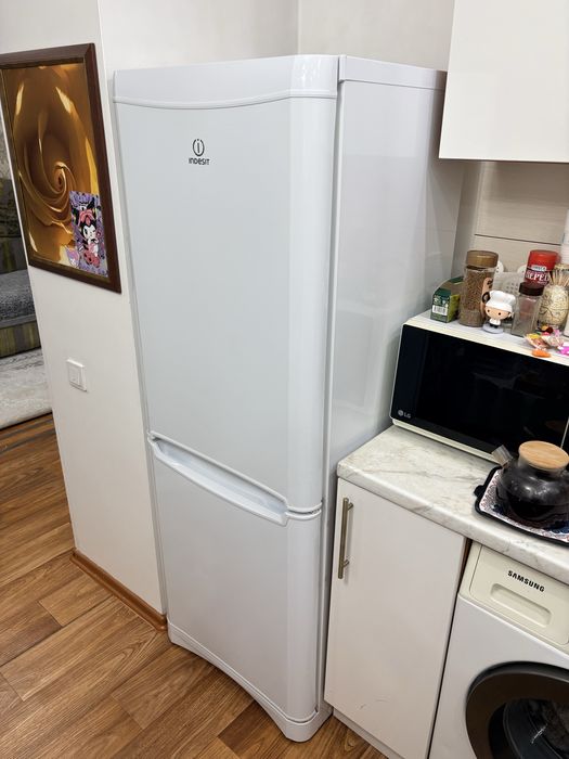 Холодильник Indesit