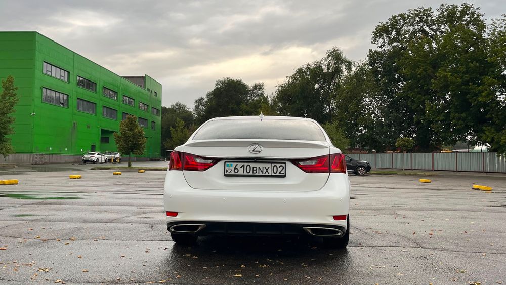 Автомобиль Lexus GS350