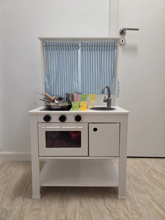 Bucatarie copii IKEA din lemn, cu accesorii