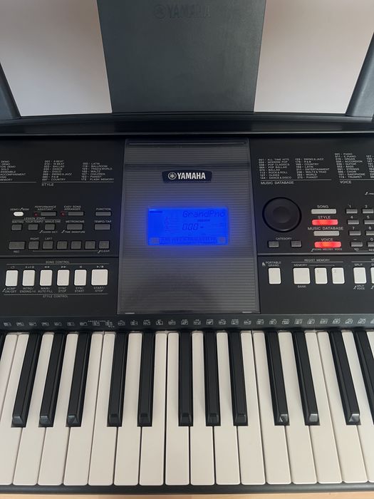 Orga Yamaha PSR-E423 + stativ BSX + cutie – complet funcțională