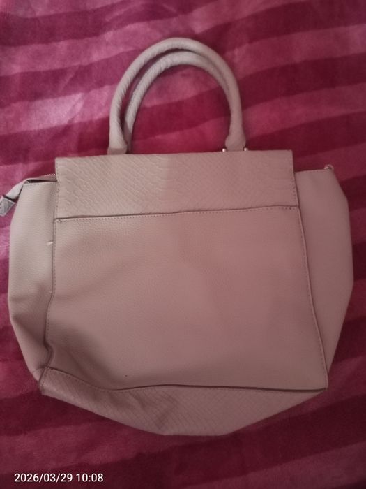 женская сумка бренда Jones New York Signature.