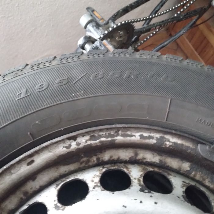 Jante pe15",cu anvelope 195/65/15, Debiça, rulate o săptămână.