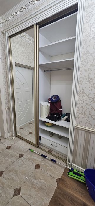 Продам встроенный шкаф в прихожей