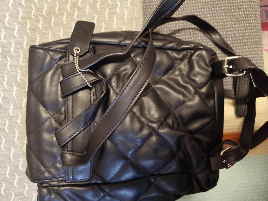 Дамска черна раничка