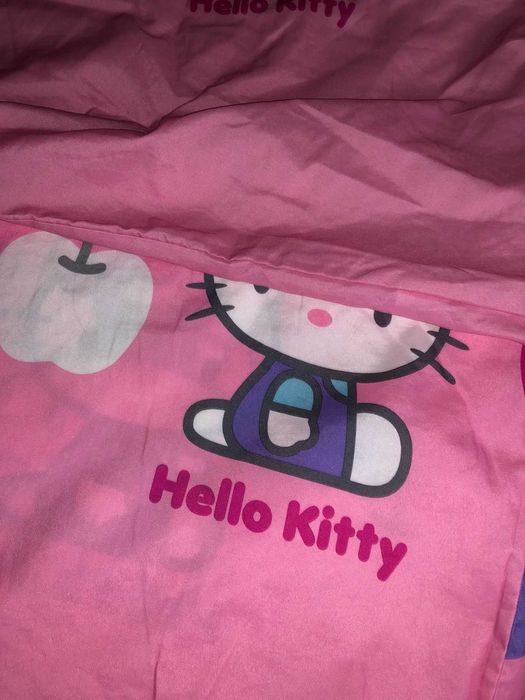 Lenjerie Hello Kitty, potrivita pentru pat de 140x200 cm