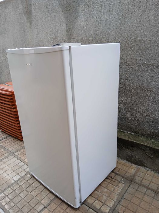 Малък Хладилник Arielli