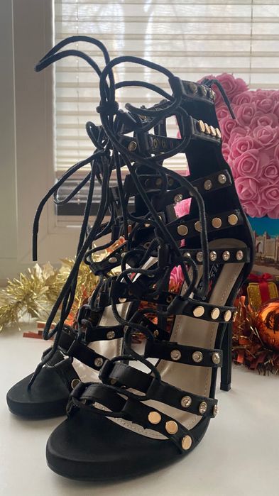 Дамски обувки с висок ток