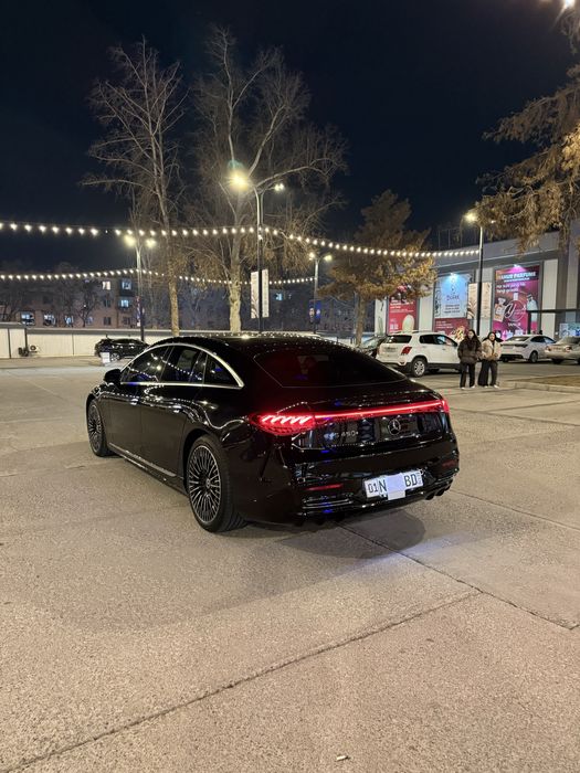 Mersedes benz EQS 450+