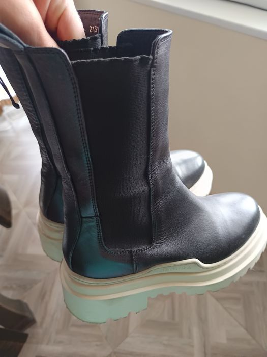 Боти от естествена кожа