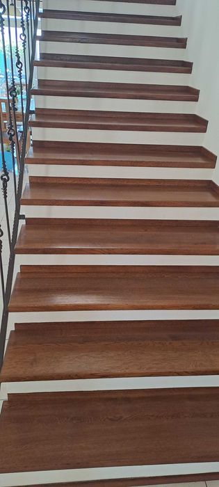 Trepte scări lemn masiv