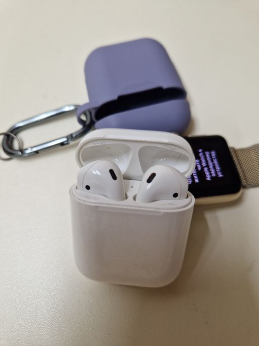 Apple Watch (Gold) + AirPods с чехлом