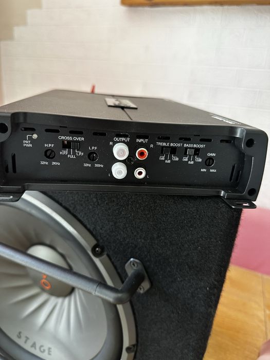 JBL бас каса с усилвател